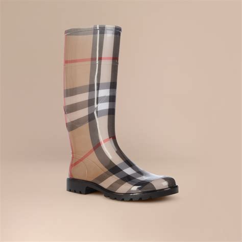 burberry bottes de pluie|Burberry rain jacket.